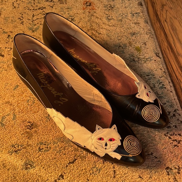 Rare EUC Vintage Margaret J 1” kitten heels Playful Cat w embroidered gold yarn - Picture 5 of 11